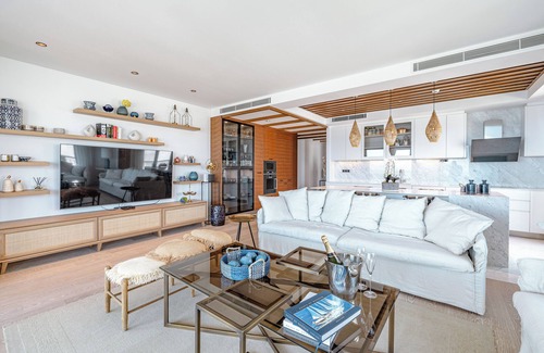 Bodrum City Center Complejo | Luxurious Beachfront Flat with Hotel Amenities Inside a 5-Star Resort