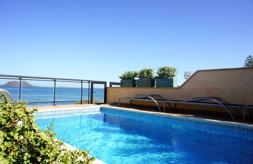 Corralejo Villa | Villa de lujo con piscina climatizada en primera línea de playa