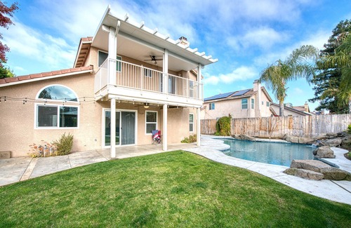 Raisin Casa | Luxurious Beautiful Home in Clovis with Pool
