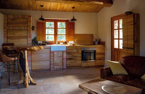 Lecci Casa | OVEJA DE LUJO **** en Stone (2019) Piscina climatizada. Calma y vista a la montaña.