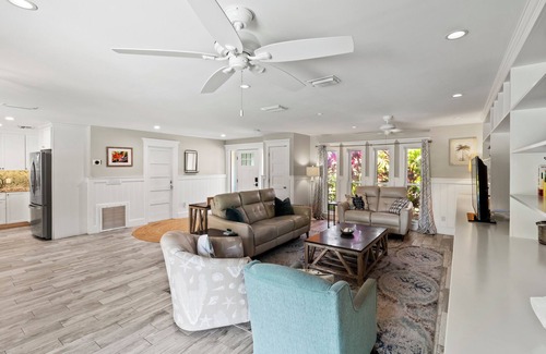Palma Sola Casa | Luxurious Bradenton Pool Home with Modern Elegance, and Outdoor Living Paradise
