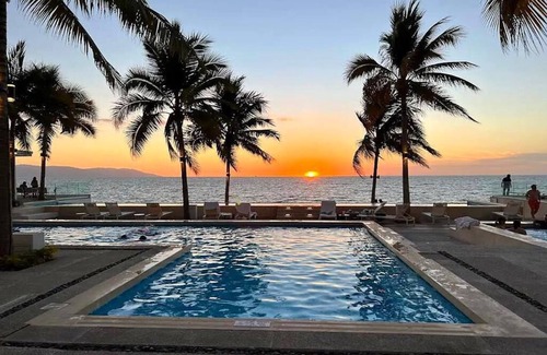 Colonia Olímpica Condominio | Luxurious Brand New Beachfront Condo with Stunning 17th-Floor Ocean Views