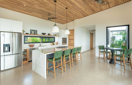 Rio Seco Villa | Lujosa Nueva Casa con Vista del Mar y Atardaceres