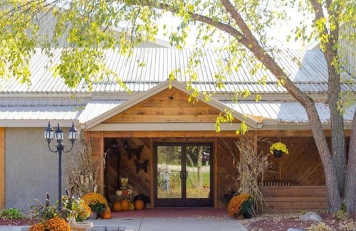 Lake Delton Villa | Luxurious, but affordable, vacation spot Tamarack Resort in Wisconsin Dells!