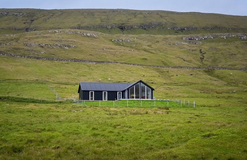 Skalavik Casa | Luxurious Cabin | 3 Br | Scenic Village