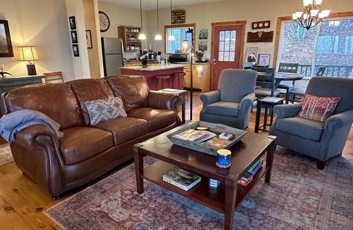 Sky Valley Cabina | Luxurious Cabin with Stunning Mountain Views and Outdoor Fireplace in Sky Valley