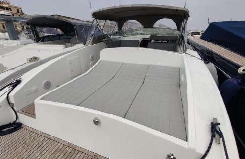 Marina Grande Casa | Luxurious Caprie Italia Boat Rental with Breathtaking Ocean Views