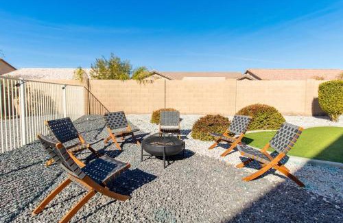 Tamaron Casa | Luxurious Casa Grande Family Retreat: 5 Bedrooms, Heated Salt water Pool, Mini Golf, and More! Ideal for Groups and Making Lasting Memories.