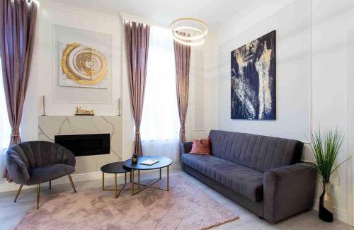 Ujlipotvaros Apartamento | Luxurious Central King and Queen Bed Park4Free