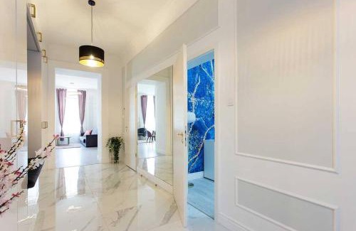 Ujlipotvaros Apartamento | Luxurious Central King and Queen Bed Park4Free