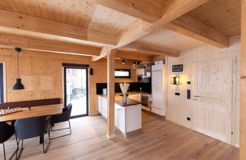 Turracher Hohe Chalet De Esquí | Lujoso chalet con jacuzzi exterior