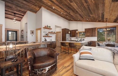 Grand Lake Chalet De Esquí | Luxurious Chalet: Epic Views, HT, K beds, Movie/Game Room, Gym, in Grand Lake