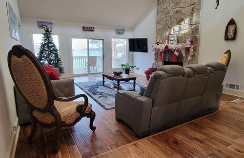 Buford Casa | Luxurious Chalet over Margaritaville