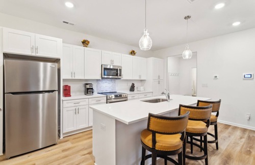 Hidden Valley Casa | Luxurious Charm & Comfort: Your Perfect Getaway; 6 mi from Downtown Charlotte!