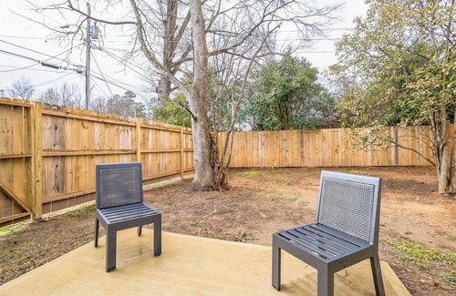 Hidden Valley Casa | Luxurious Charm & Comfort: Your Perfect Getaway; 6 mi from Downtown Charlotte!