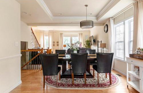 Northeast Cama Y Desayuno | Luxurious & Cheery Private Room in DC