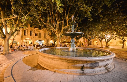 Uzes Apartamento | Precioso apartamento en la Place aux Herbes