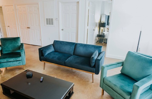 High Point Apartamento | ★Luxurious & Comfy ~ Serene Location ~ ♛Royal Beds