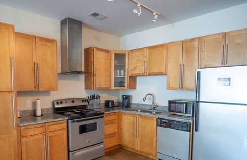 High Point Apartamento | ★Luxurious & Comfy ~ Serene Location ~ ♛Royal Beds