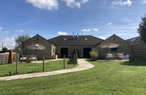 Frome Casa | Luxurious Complex: 2 barns together edge of Frome