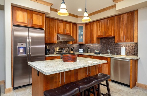 Bear Valley Condominio | Luxurious Condo -Modern Condo! - SM #207 by Bear Valley Vacation Rentals