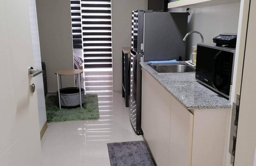 Las Pinas Condominio | Luxurious Condo overlooking the pool