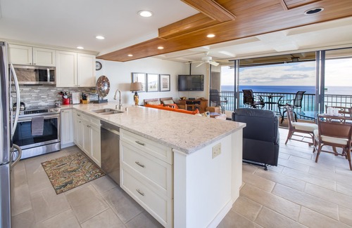 Makaha Condominio | Lujoso condominio frente al mar con envoltura alrededor de Lanai