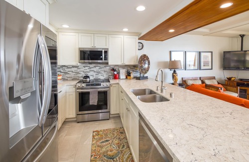 Makaha Condominio | Lujoso condominio frente al mar con envoltura alrededor de Lanai