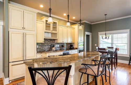 Buechel Casa | Luxurious Corporate/Derby Rental