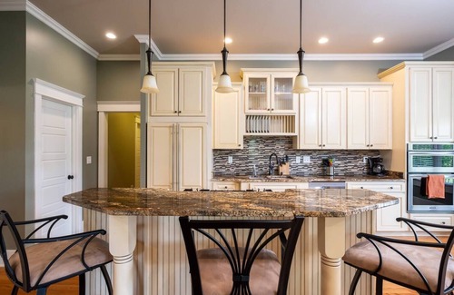 Buechel Casa | Luxurious Corporate/Derby Rental