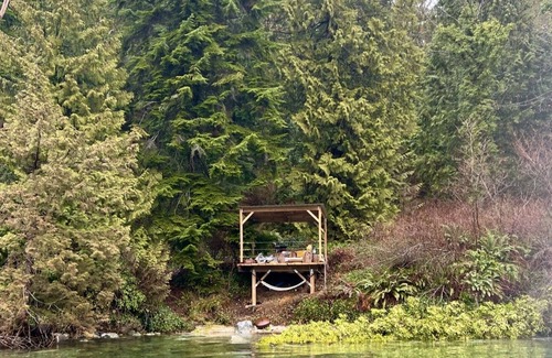 Port Moody Cabaña | Luxurious Cottage w. Hot Tub & Ocean Views