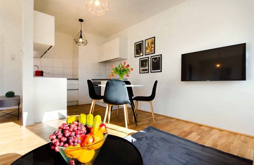 Weißgerber Apartamento | Luxurious & Cozy | Prime Location, ♛King Bed, View