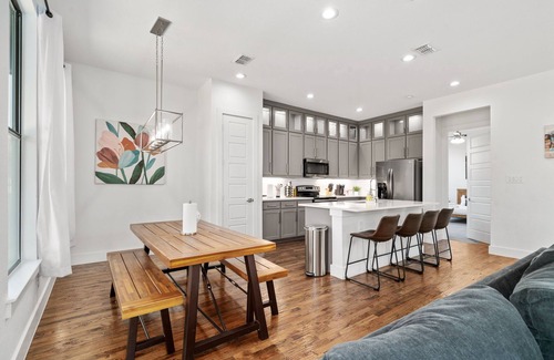 West Dallas Casa | Luxurious Dallas Home - 5 minutes from Downtown 🌌