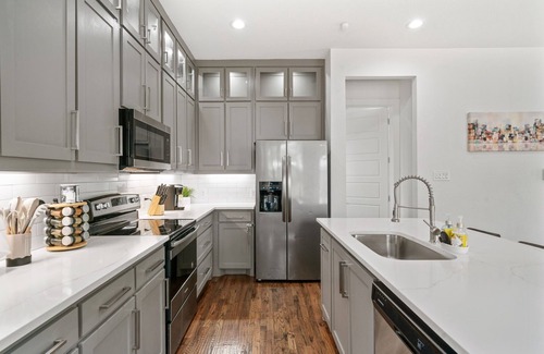 West Dallas Casa | Luxurious Dallas Home - 5 minutes from Downtown 🌌