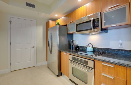 Kingston Condominio | Daytona Beach Condo de lujo w / Resort comodidades!