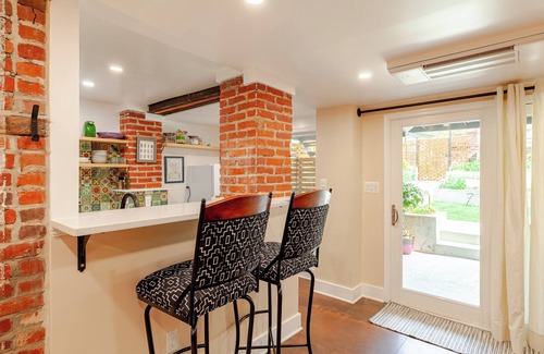 Petworth Apartamento | Luxurious DC garden apartment w/ King bed, for work and play, steps to Metro