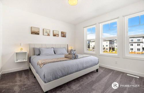 Springbank Hill Casa | Luxurious Designer Finished Home