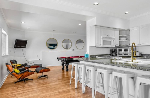 Blaine Casa | Luxurious dog-friendly water-view home with private beach access