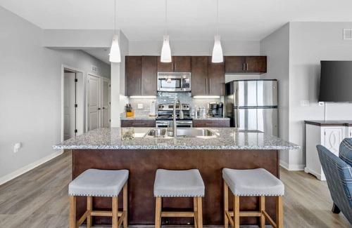 Rolling Mill Hill Condominio | Unidad de lujo en el centro de la esquina 2 habitaciones, 2 baños, vistas a la ciudad y al río, unidad de la esquina - # 320