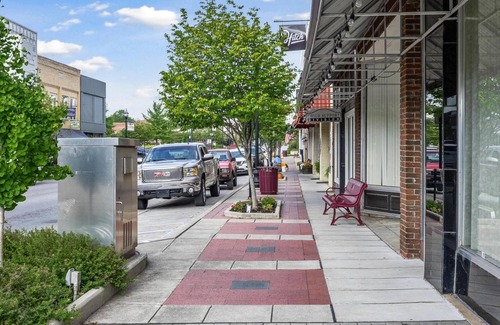 McMinnville Casa | Luxurious Downtown Townhouse