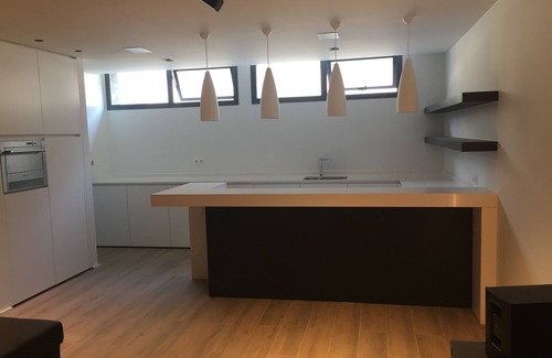 Santiago de la Ribera Villa | Disfrute de lujo a poca distancia del mar, incluyendo piscina privada y jacuzzi.
