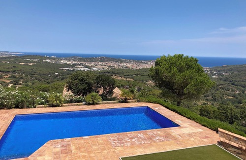 Sant Feliu de Guixols Villa | Lujosa villa con vistas al mar y a la bahía de Spectaculair