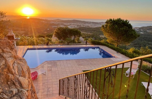 Sant Feliu de Guixols Villa | Lujosa villa con vistas al mar y a la bahía de Spectaculair