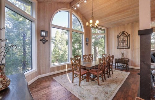 Shaver Lake Casa | Luxurious Escape-DOUBLE Masters/GOURMET Kitchen