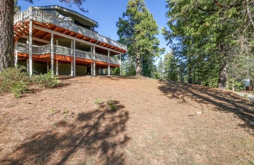 Shaver Lake Casa | Luxurious Escape-DOUBLE Masters/GOURMET Kitchen