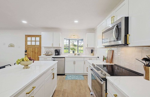 Sherman Casa | Luxurious Event-Friendly 6BR 3B Villa with Hot Tub