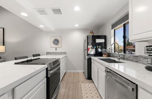 Palm Desert Casa | Luxurious fairway condo resort country club