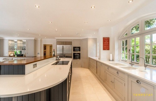 Beaconsfield Casa | Luxurious Family Getaway in Beaconsfield