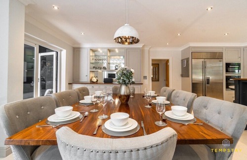 Beaconsfield Casa | Luxurious Family Getaway in Beaconsfield