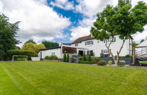Beaconsfield Casa | Luxurious Family Getaway in Beaconsfield
